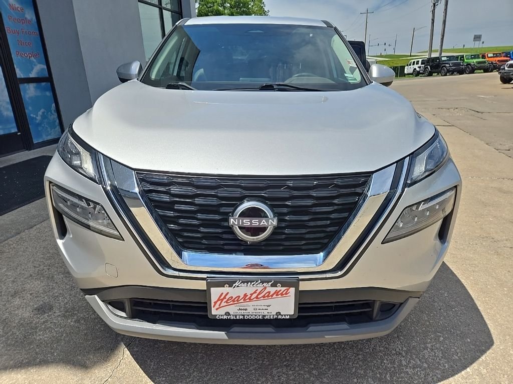 Used 2023 Silver Nissan SV image 17