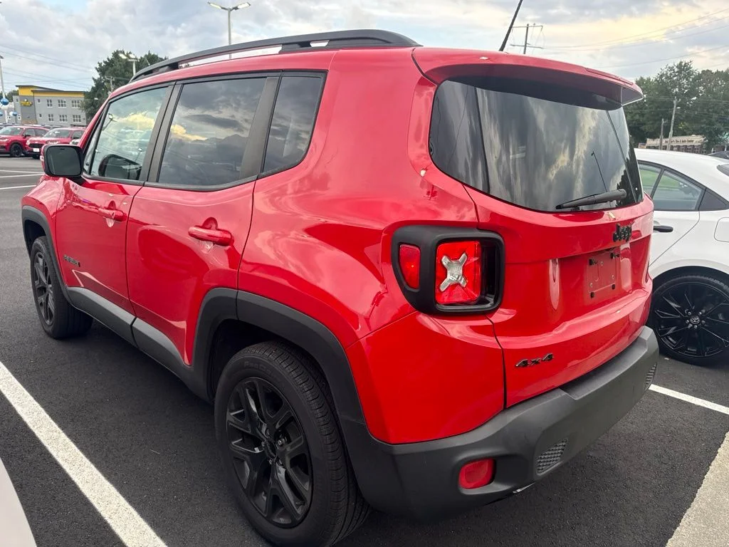 Used 2017 Red Jeep Latitude image 9