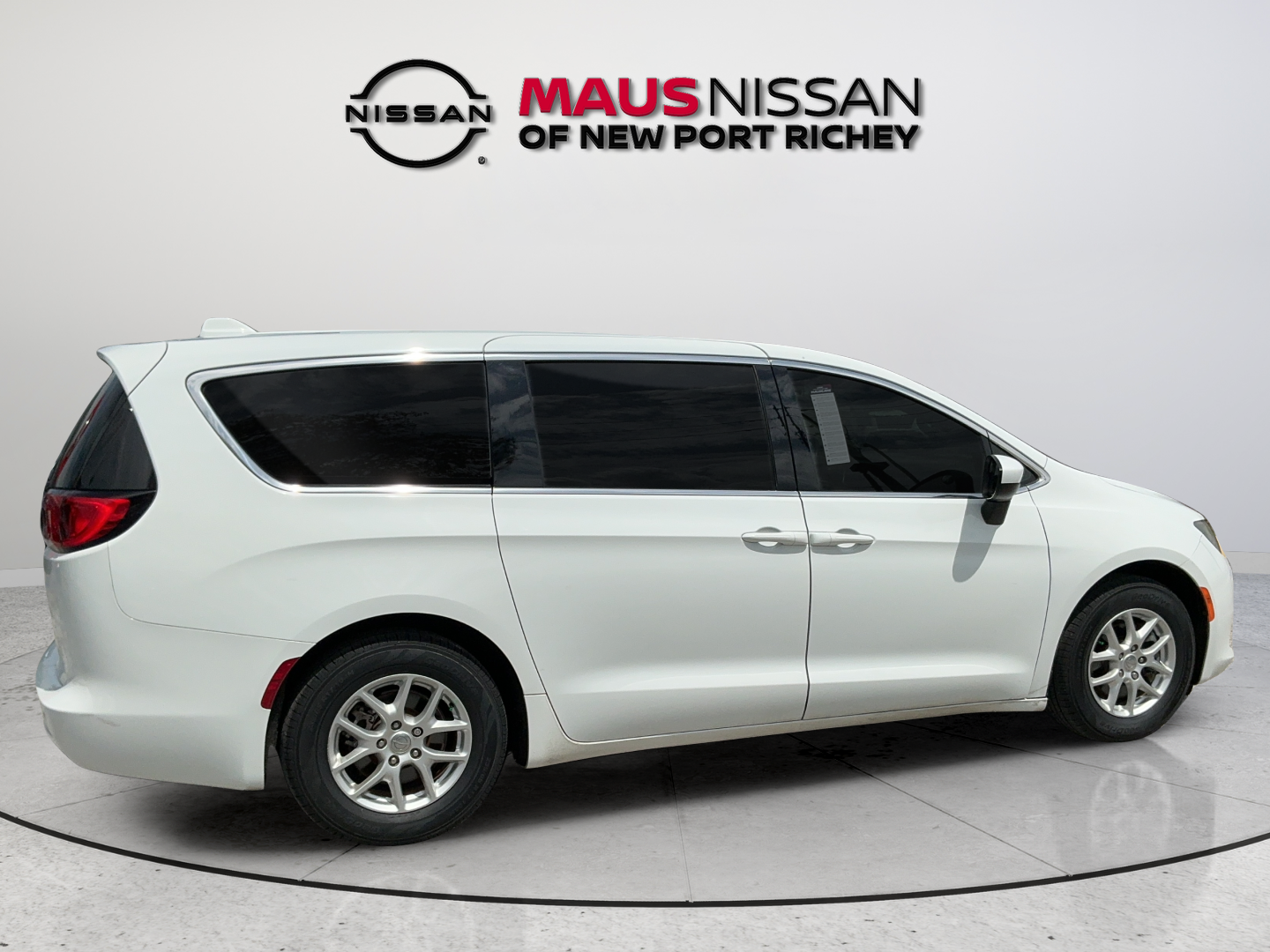 Used 2019 White Chrysler LX image 11