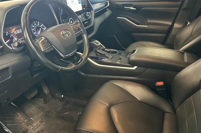 Certified Used 2020 Silver Toyota XLE image 12