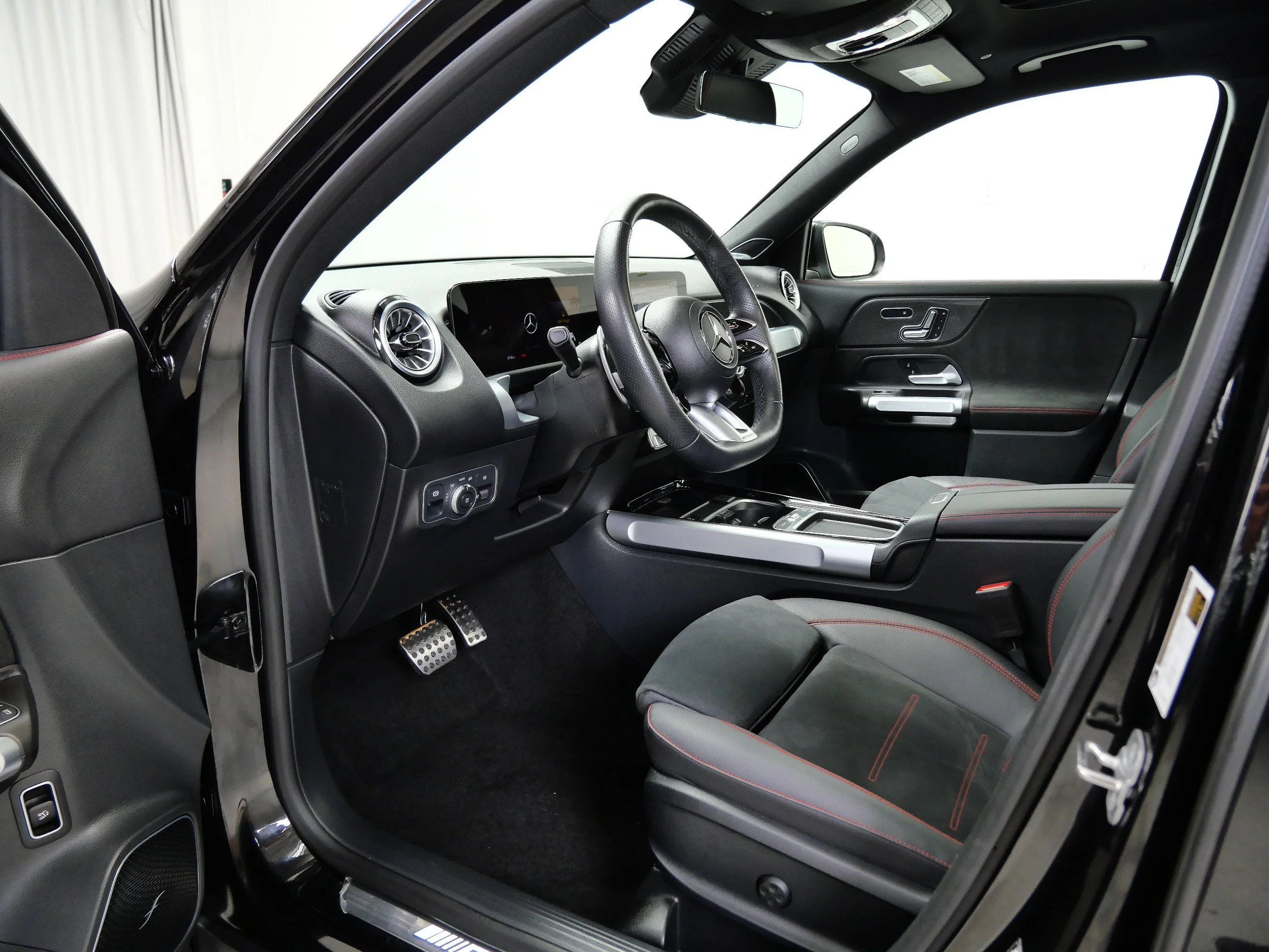 Used 2024 Cosmos Black Metallic Mercedes-Benz AMG® GLB 35 4MATIC SUV image 15