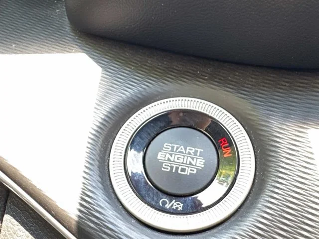 Used 2023 White Jeep Altitude image 39
