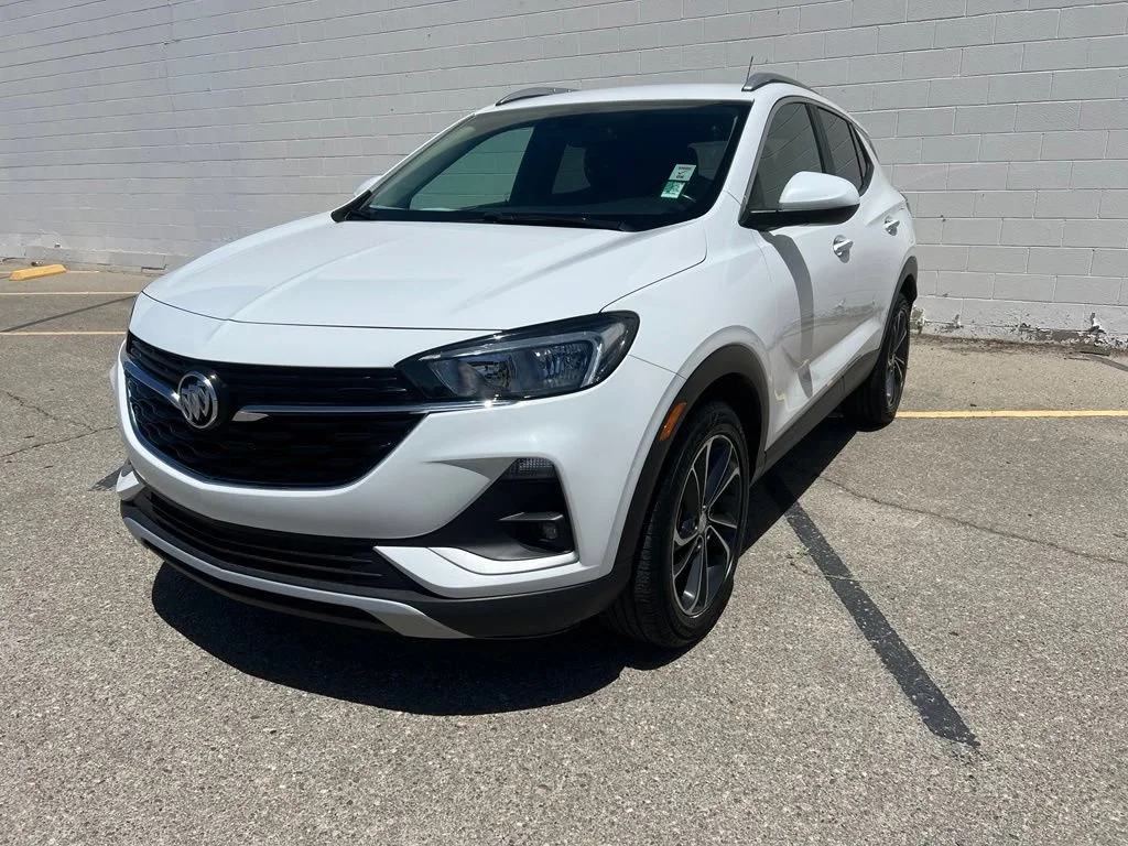 Used 2022 Summit White Buick Select image 1