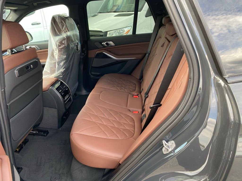 New 2026 Dravit Grey Metallic BMW xDrive40i image 7