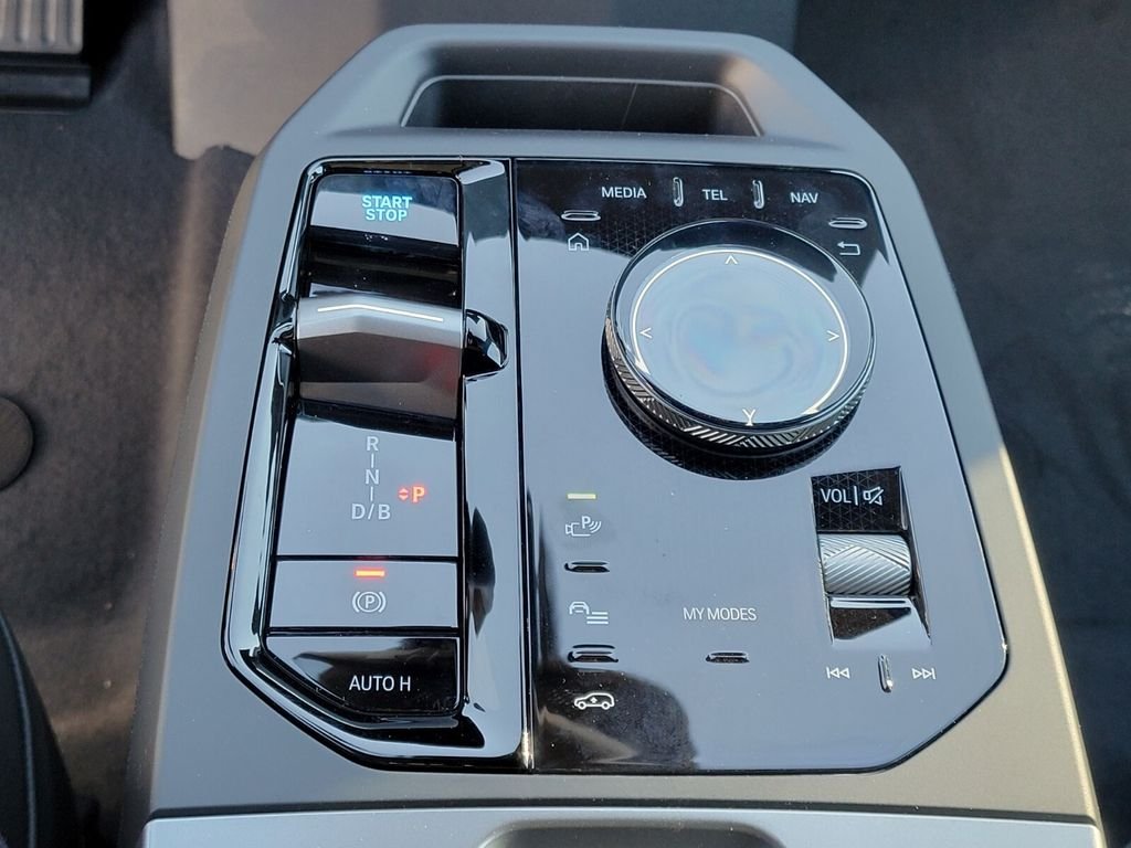 2025 BMW iX M60 - Photo 24