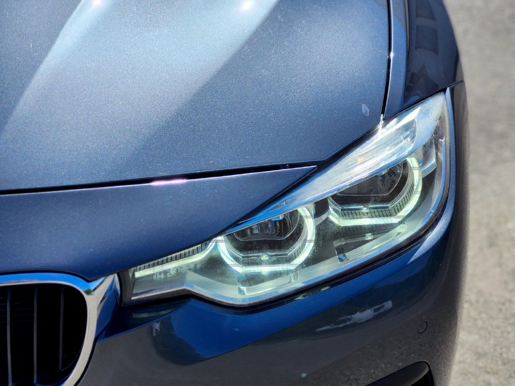 Used 2018 Gray BMW 320i xDrive image 11