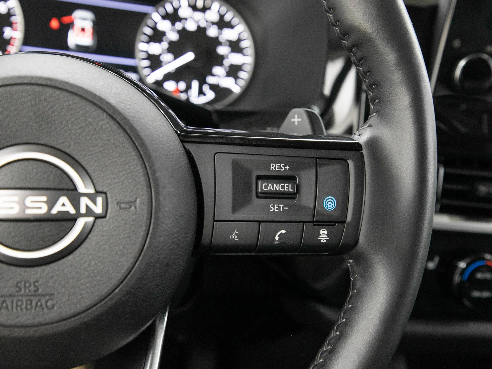 Used 2023 Pearl White Tricoat Nissan SL image 29