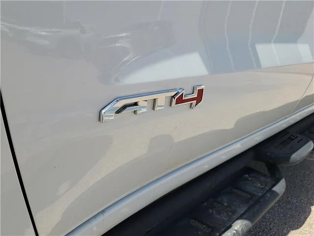 Used 2025 Summit White GMC AT4 4x4 Crew Cab 5.75 ft. box 147.4 in. WB image 3