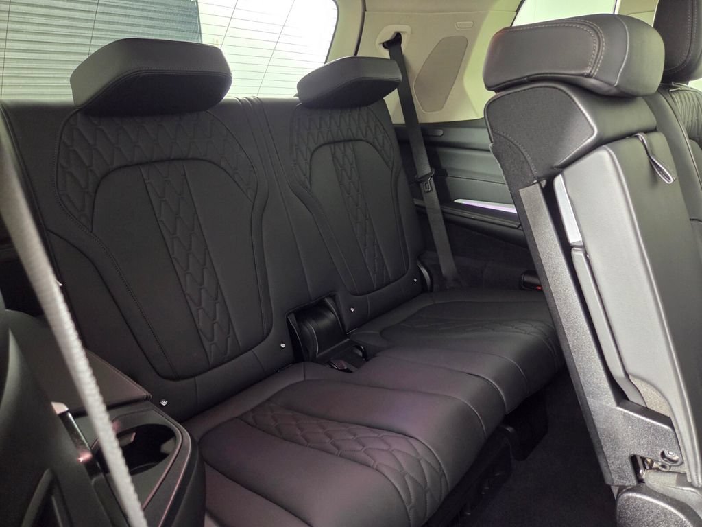 2025 BMW X7 40i - Photo 31