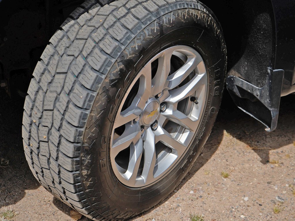 Used 2020 Shadow Gray Metallic Chevrolet LT image 9