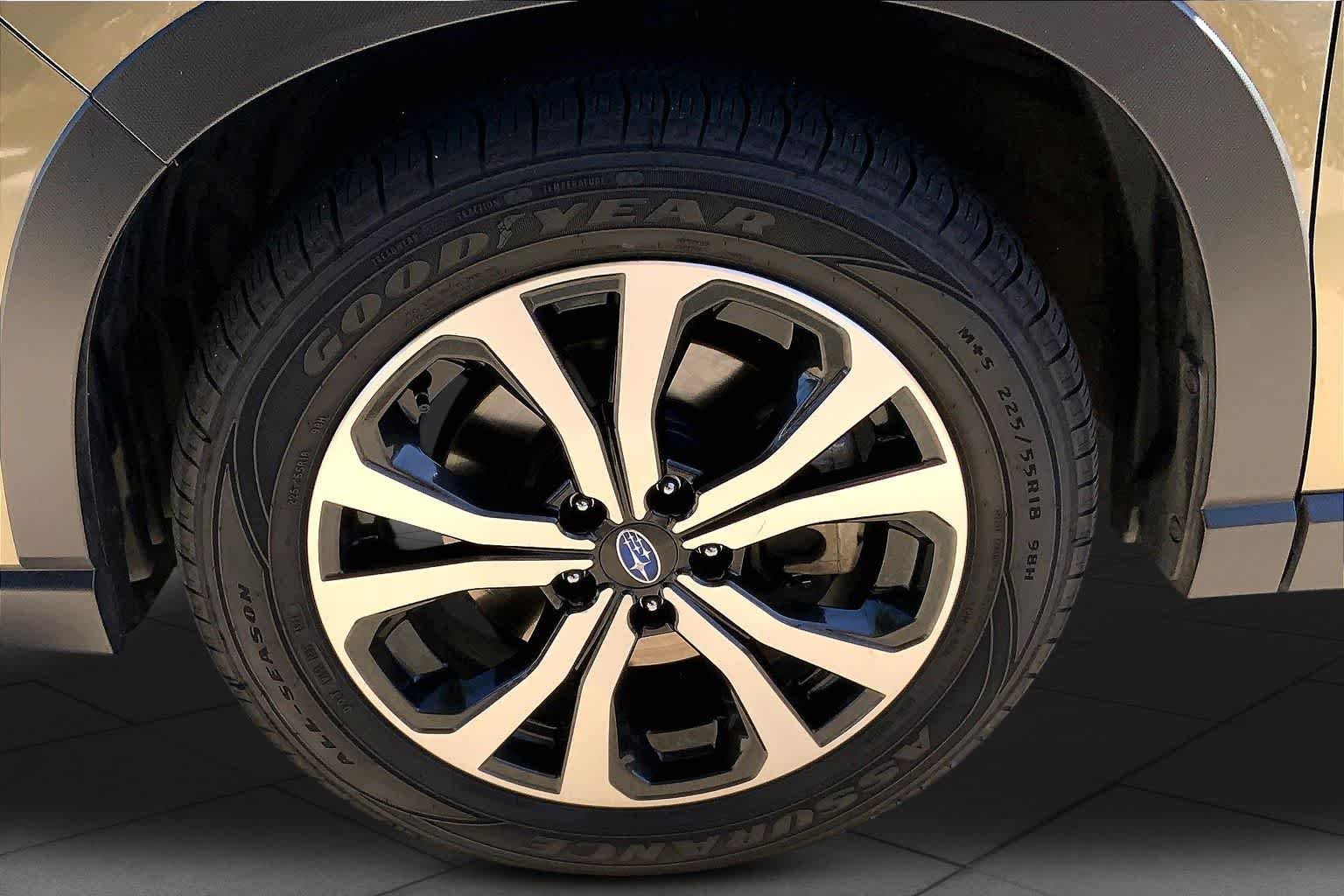 Used 2023 Autumn Green Metallic Subaru Limited image 11