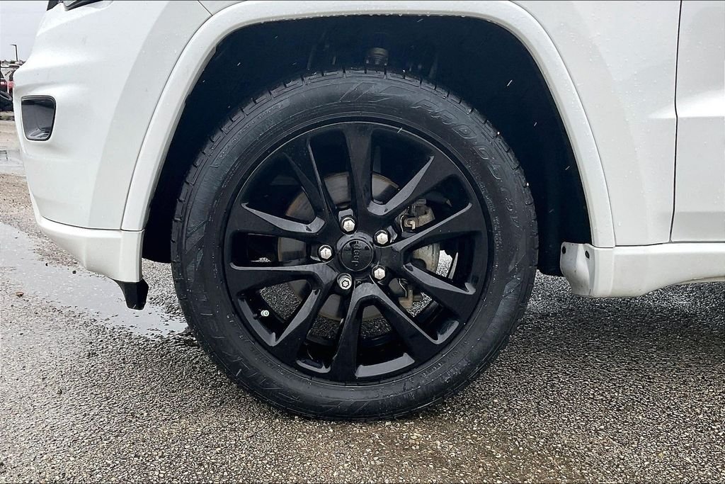 Used 2019 Bright White Clearcoat Jeep Altitude image 35
