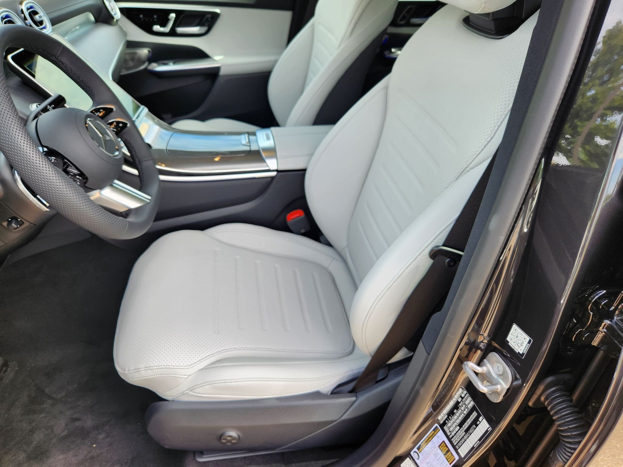 New 2027 Graphite Grey Metallic Mercedes-Benz GLC 300 4MATIC® image 13