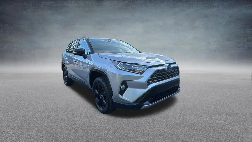 Used 2019 Silver Toyota XSE image 3