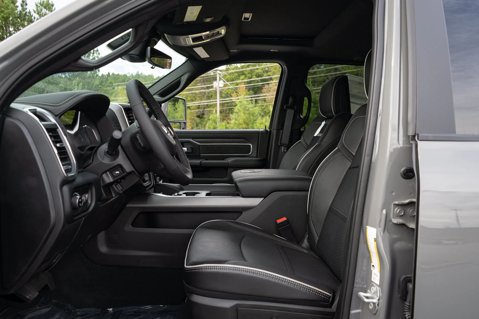 New 2026 Ceramic Gray Clear-Coat Exterior Paint RAM Laramie image 28