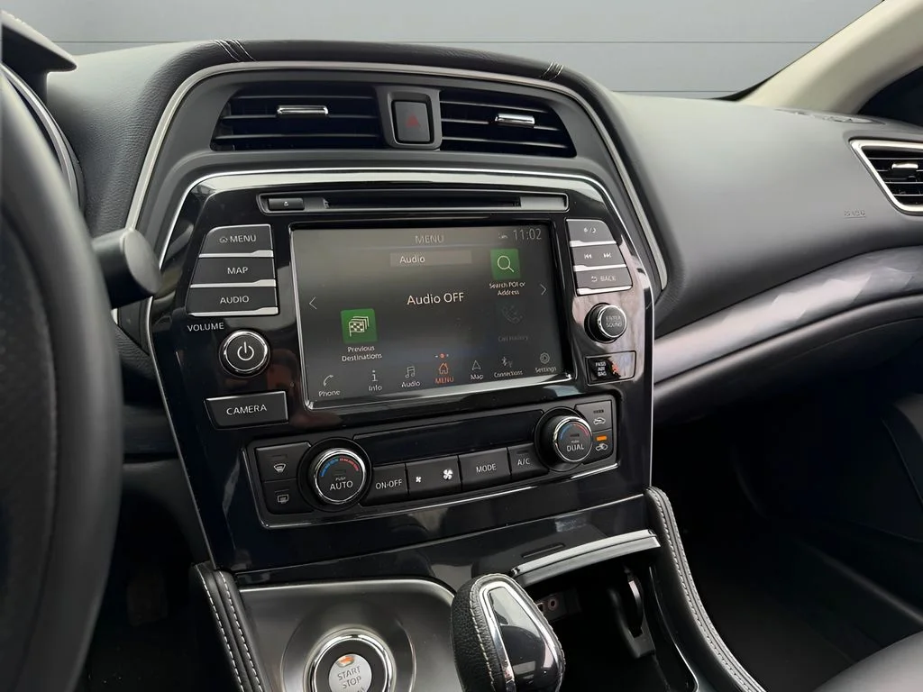 Used 2021 Black Nissan Platinum image 16