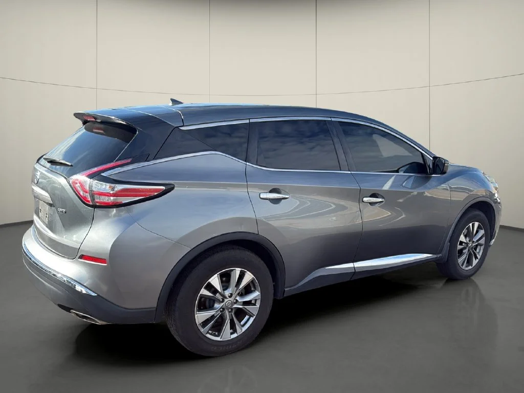 Used 2015 Gray Nissan S image 7