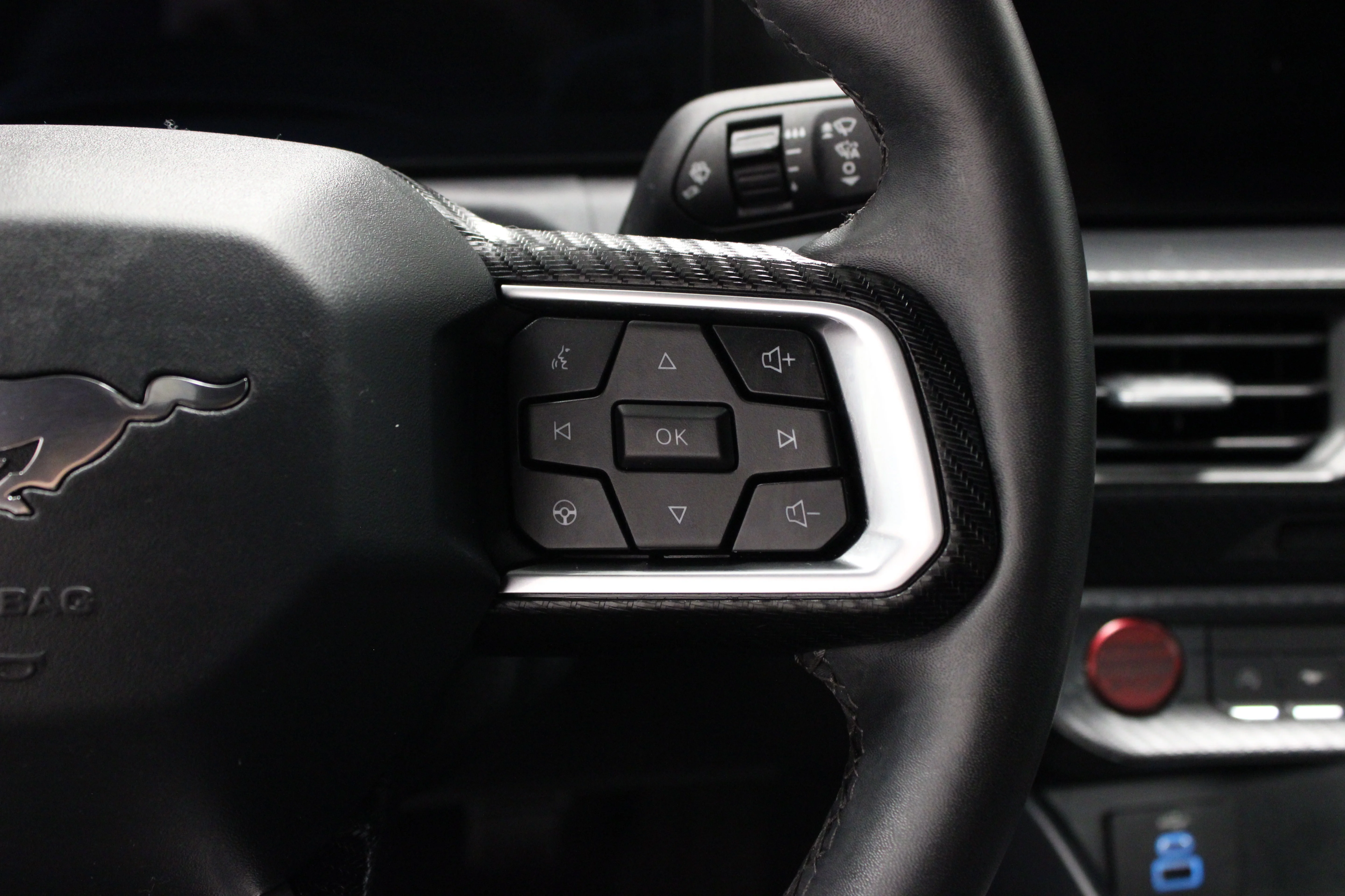 Used 2024 Oxford White Ford EcoBoost image 22
