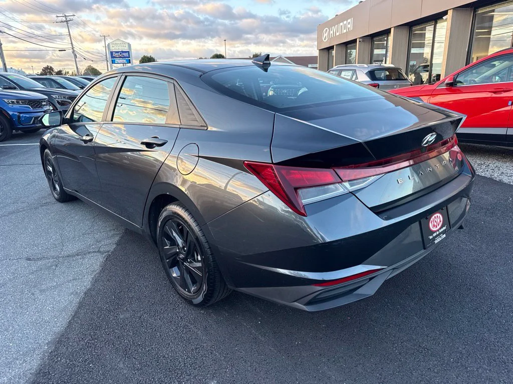 Used 2022 Gray Hyundai SEL image 7