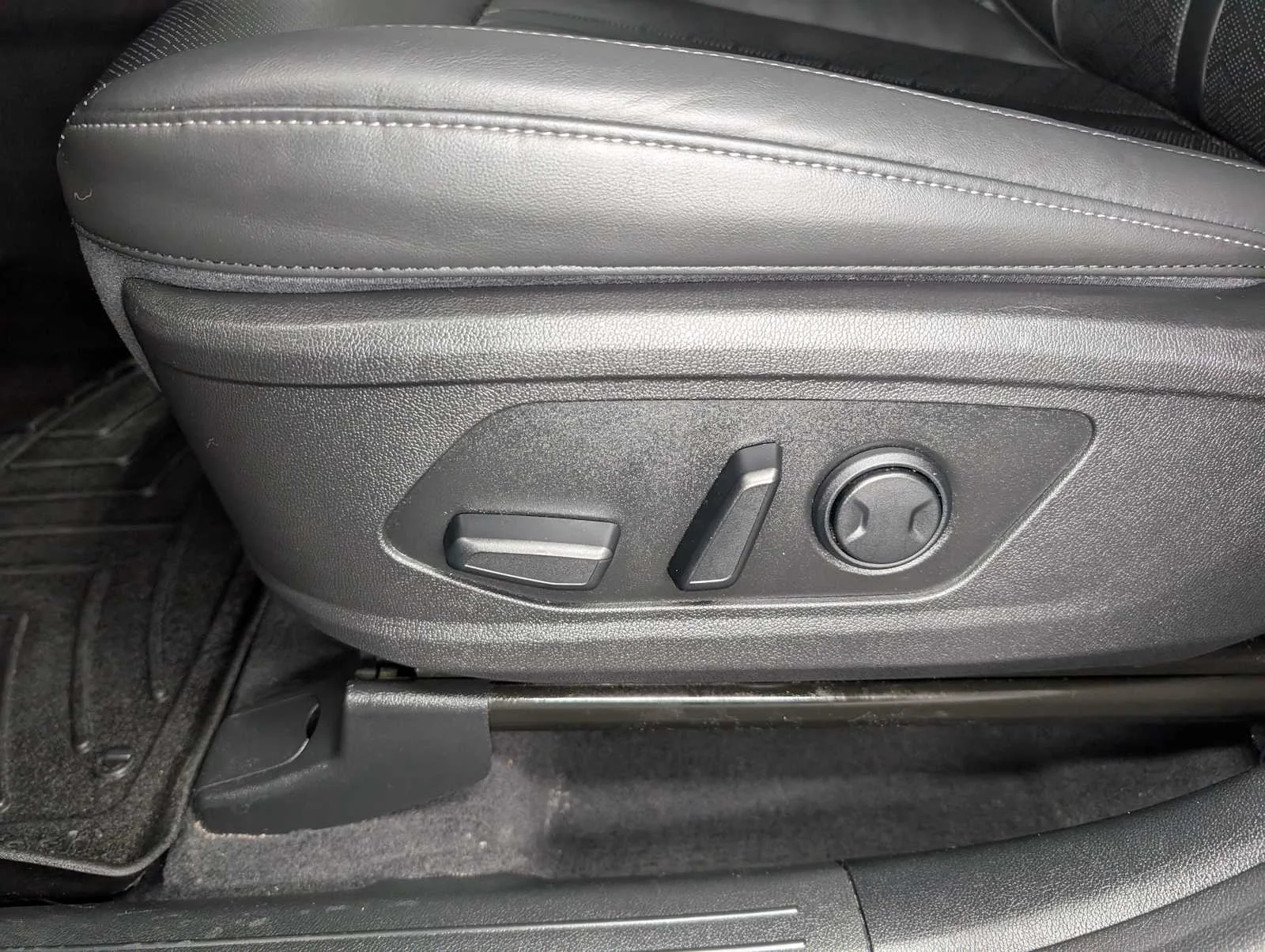 Used 2023 Ebony Black Kia X-Line S image 39