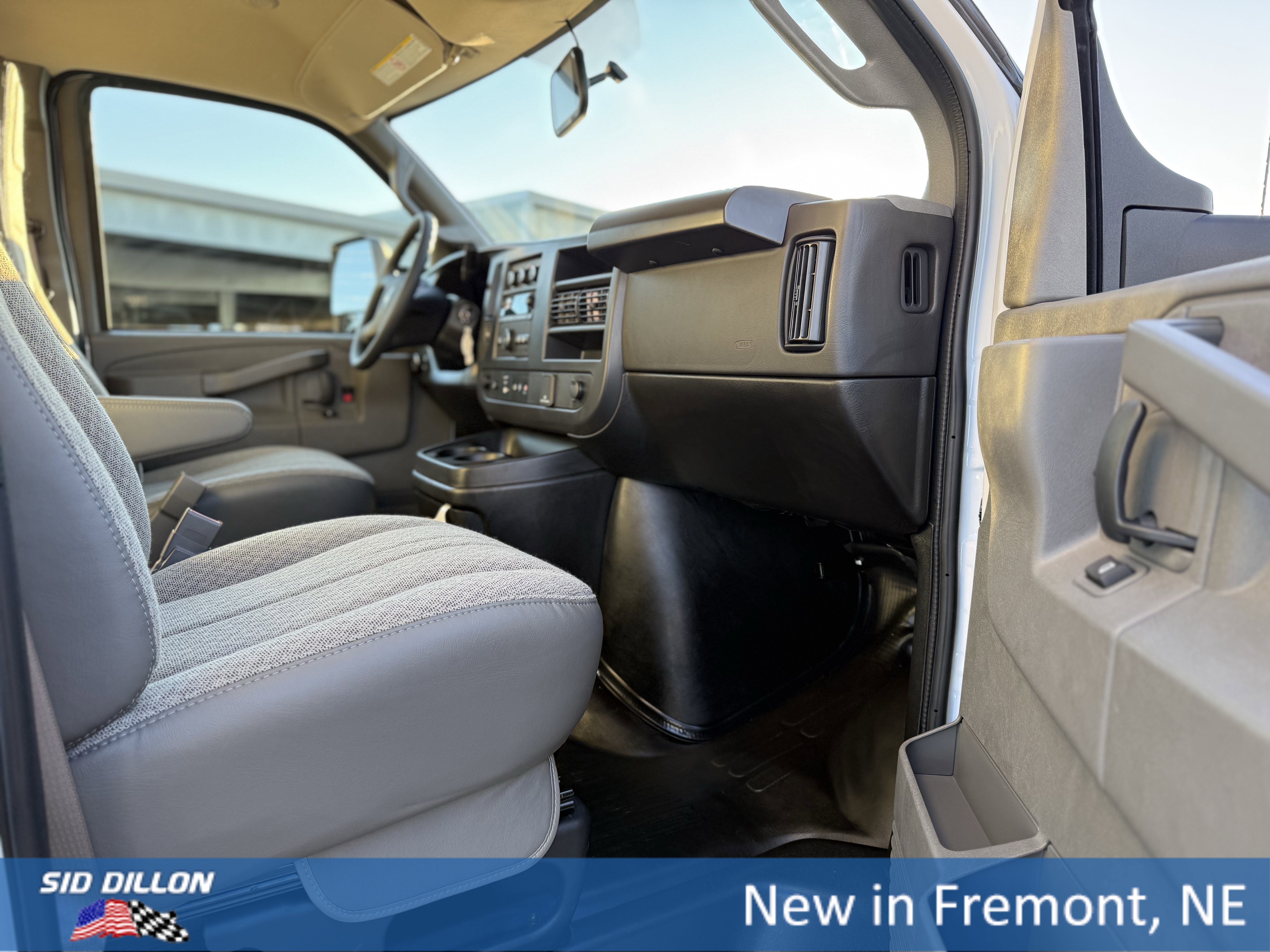 New 2025 Summit White Chevrolet Work Van image 8