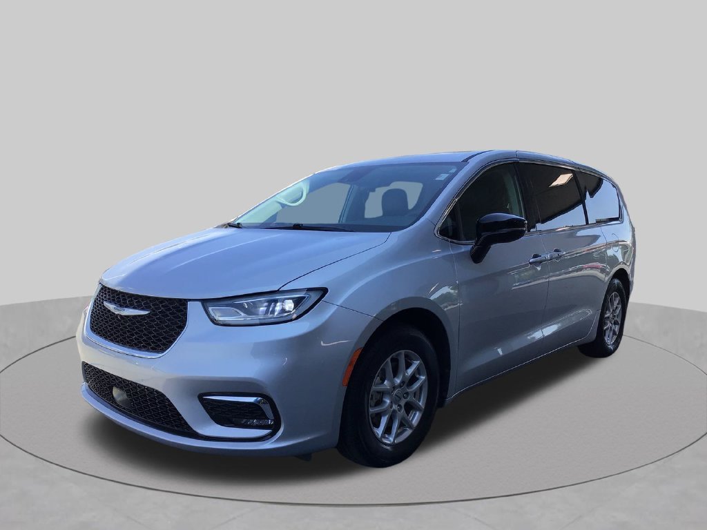 Used 2024 Silver Chrysler Touring L image 12
