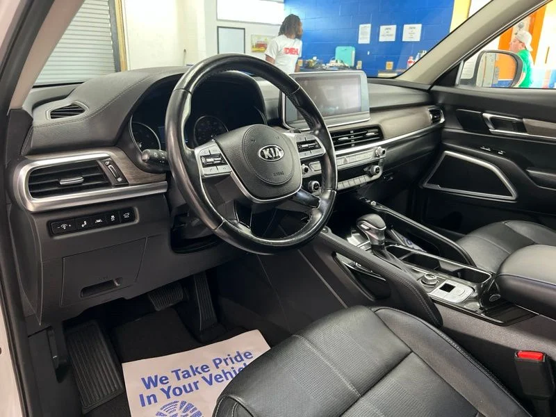 Used 2020 White Kia EX image 21