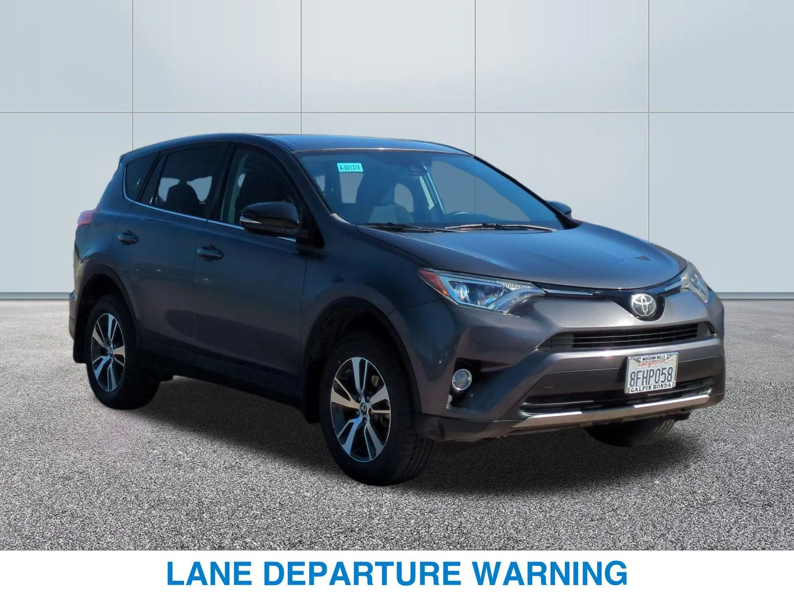 Used 2018 Gray Toyota XLE image 4