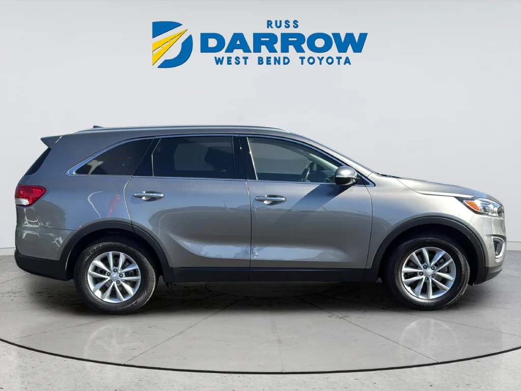 Used 2017 Silver Kia LX image 6