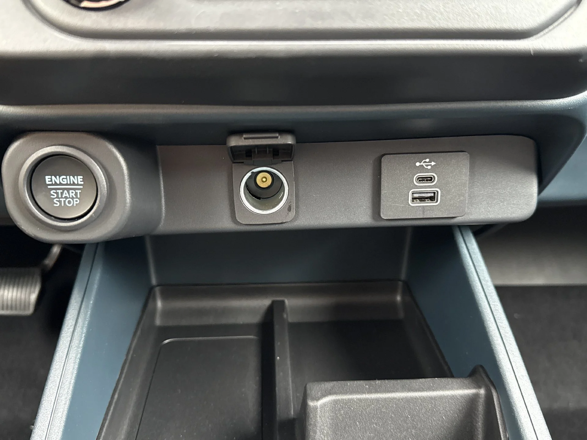New 2026 Carbonized Gray Metallic Ford Lobo™ image 8