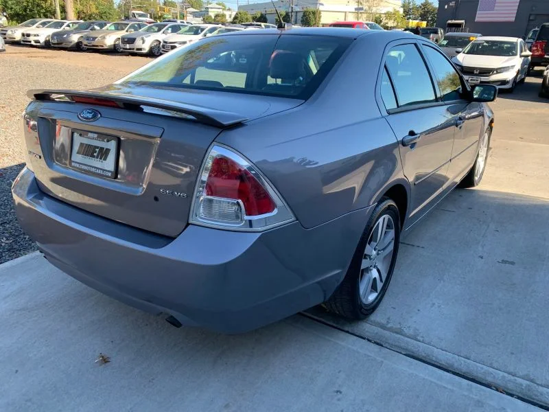 Used 2007 Gray Ford SE Sedan 4D image 12