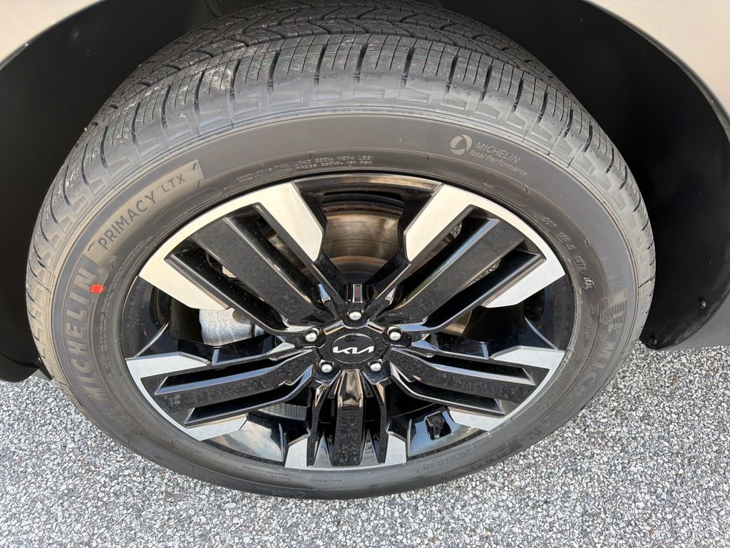 Used 2023 Ebony Black Kia SX-Prestige image 21