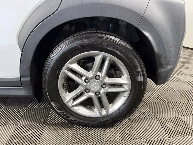 Used 2019 White Hyundai SE image 10