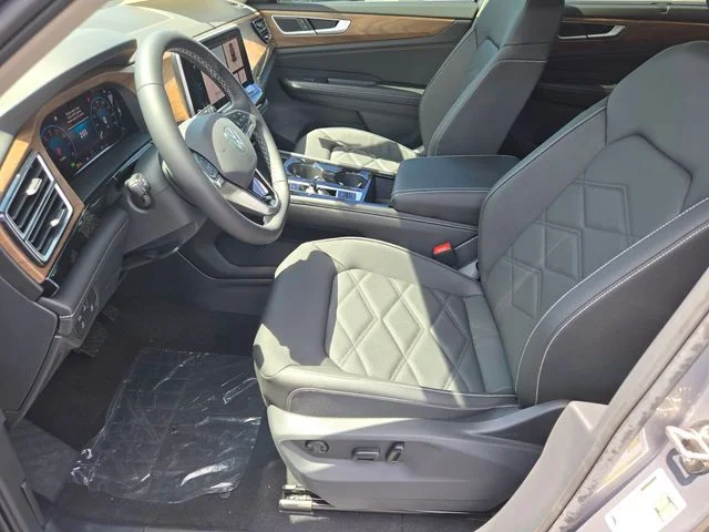 New 2026 Silver Volkswagen 2.0T SE w/Technology image 6