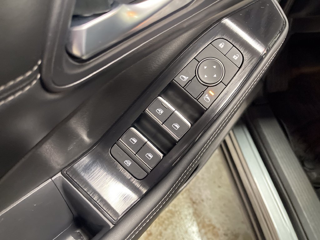 Used 2023  Nissan SL image 19