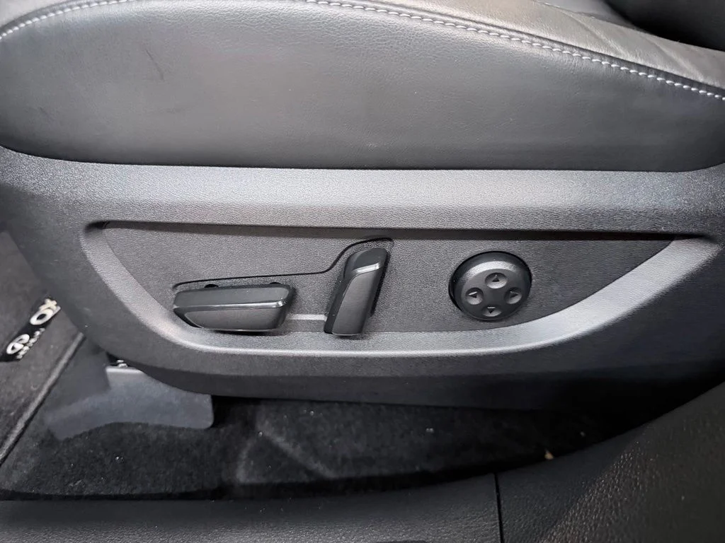Used 2023 Gray INFINITI LUXE image 11