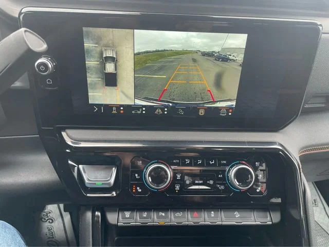 Used 2025 White GMC AT4 image 25