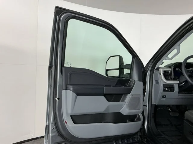 New 2027 Carbonized Gray Metallic Ford XLT image 14