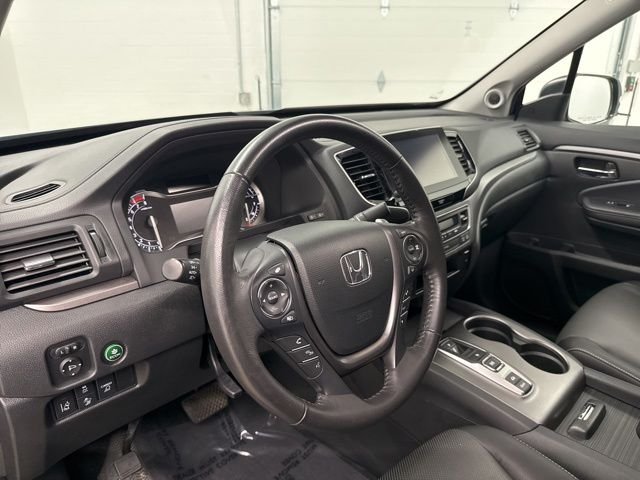 Used 2023 Silver Honda RTL image 16