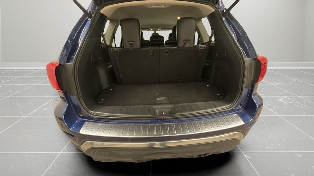 Used 2017 Blue Nissan SL image 18