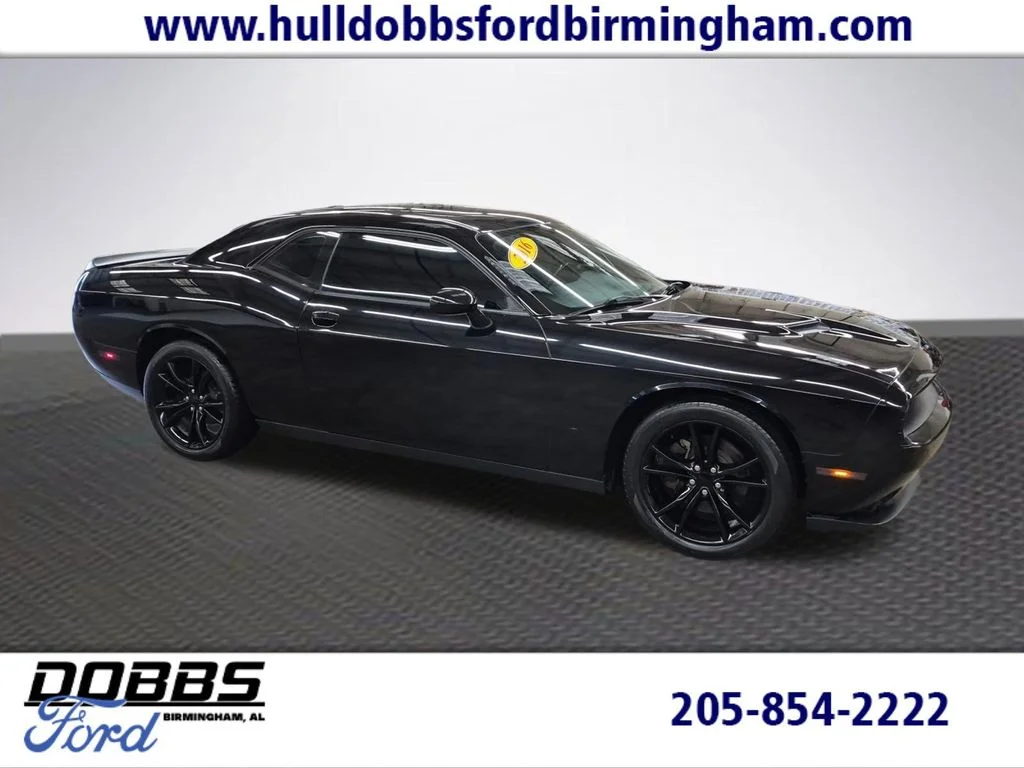 2016 Dodge Challenger SXT Plus RWD photo