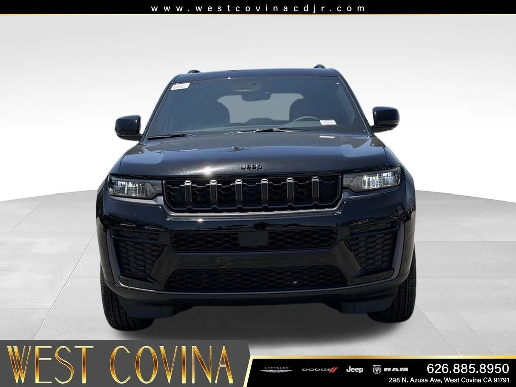 New 2026 Diamond Black Crystal Pearl-Coat Exterior Paint Jeep Altitude image 3