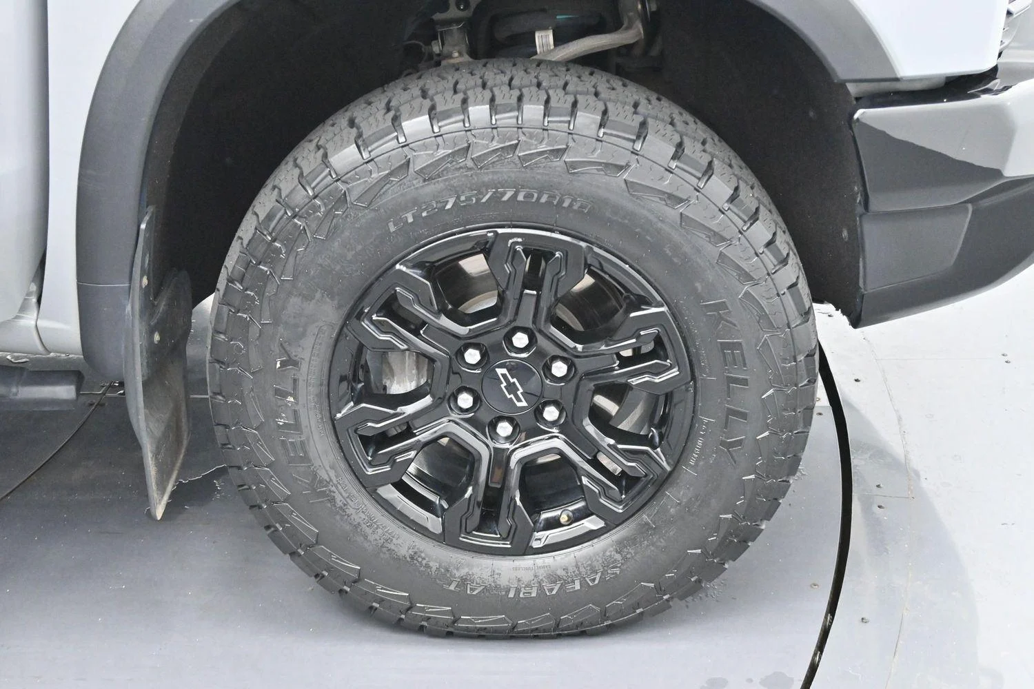 Used 2025 Slate Gray Metallic Chevrolet ZR2 image 35