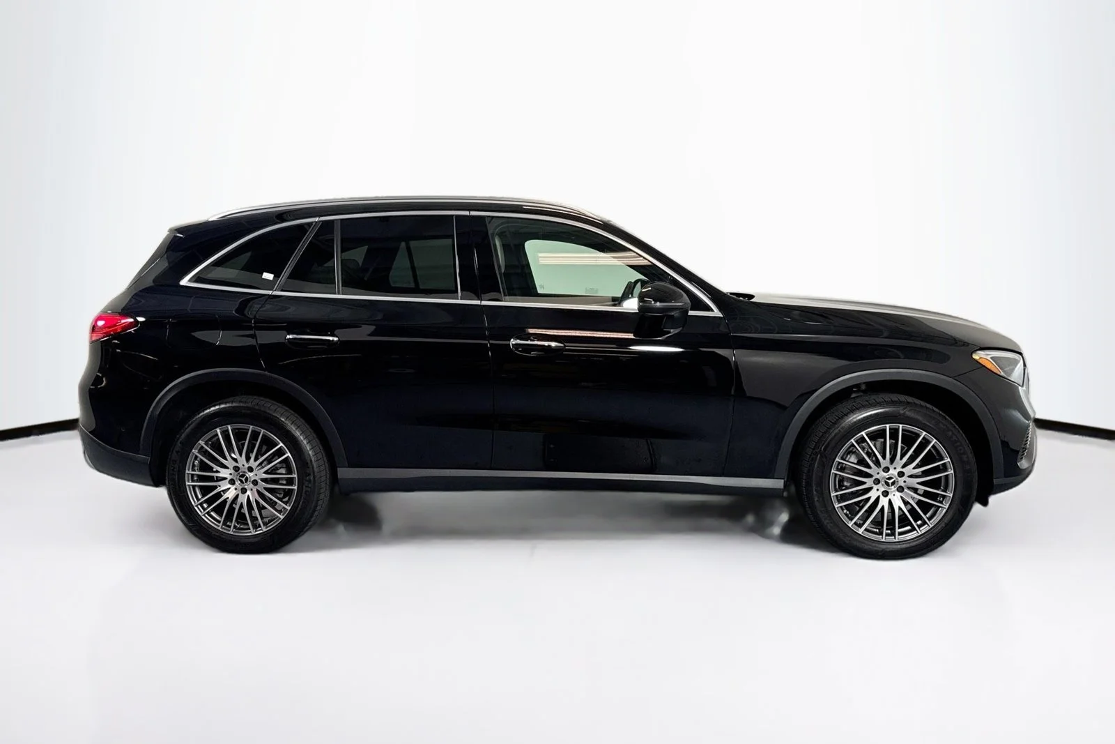 Used 2024 Black Mercedes-Benz GLC 300 image 4