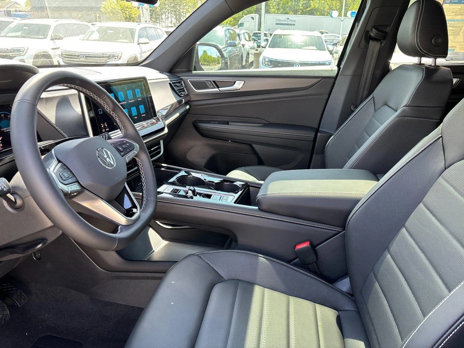 New 2025 Deep Black Pearl Volkswagen 2.0T SEL image 15
