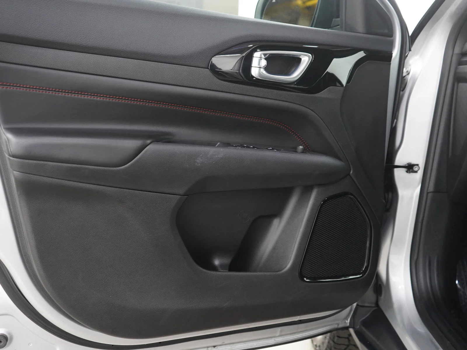 2025 Jeep Compass Trailhawk - Photo 18