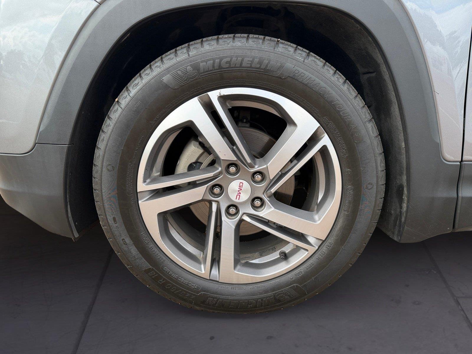 Used 2021 Graphite Gray Metallic GMC SLT image 14