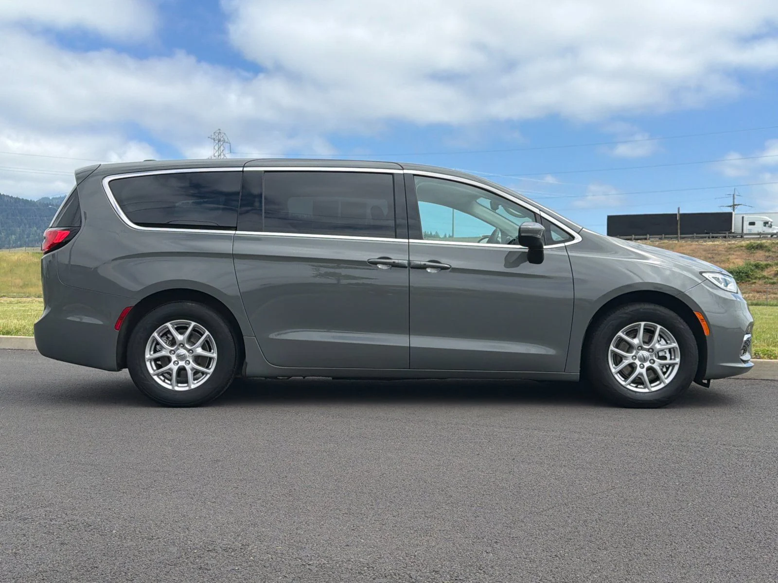 Used 2023 White Chrysler Touring L image 2