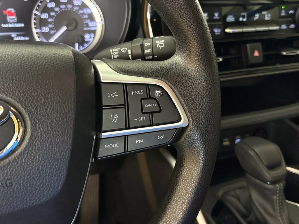 Used 2023 Black Toyota L image 21