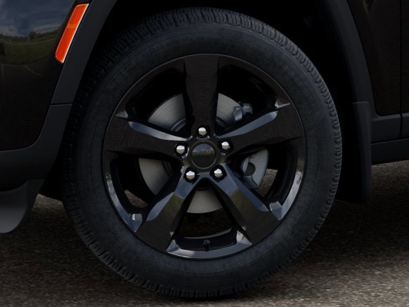 New 2026 Diamond Black Crystal Pearl-Coat Exterior Paint Jeep Limited image 8